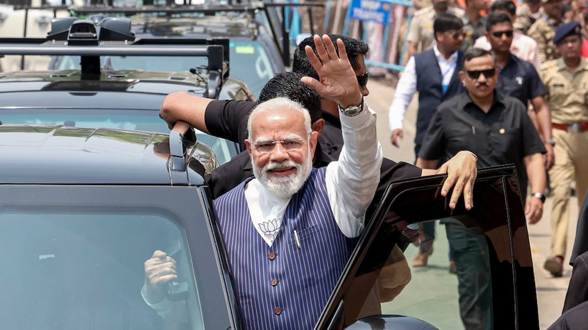 Modi Cuts Convoy by 50%, Pushes EV Shift Amid Fuel Crisis Concerns
