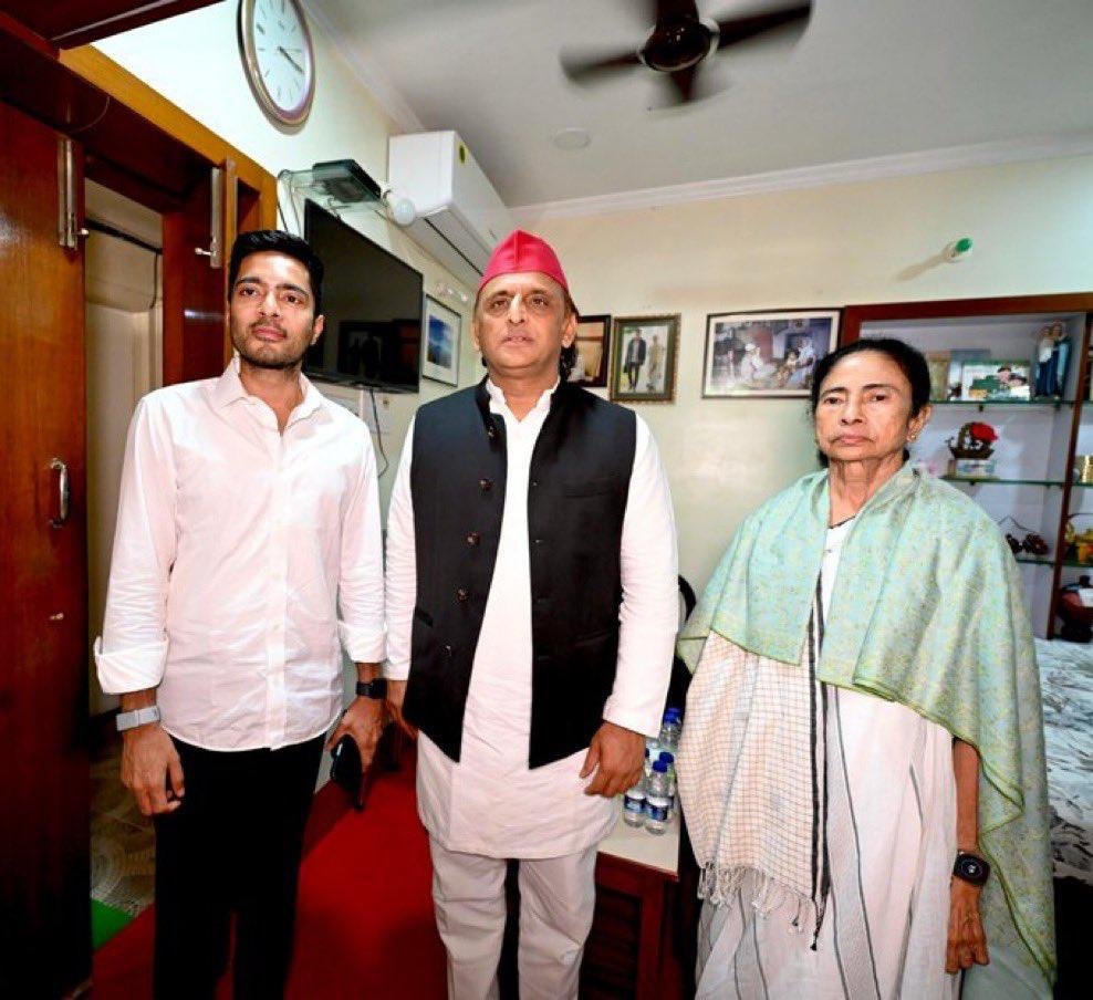 Akhilesh Yadav Alleges ‘Mafia-Run Polls’ in Bengal After Meeting Mamata