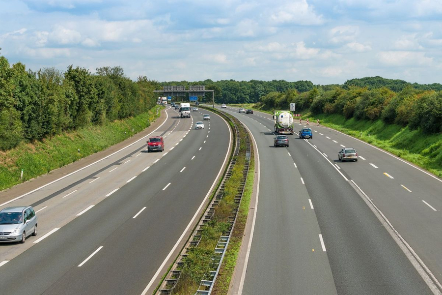 Bengaluru-Chennai Expressway Sees Daily Traffic of Nearly 2,000 Vehicles: Report