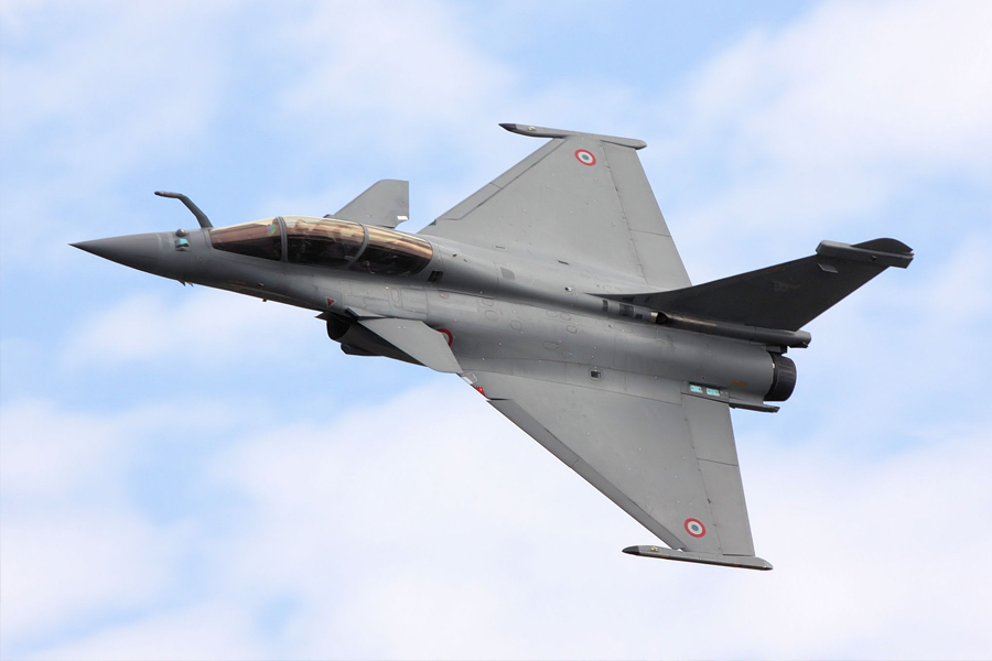 India’s Chief of Defence Staff admits loss of fighter jets during Operation Sindoor. While Pakistan claims to have downed Rafales, it simultaneously praises the French technology — a surprising diplomatic twist. Pakistan Praises Rafale Jets After Claiming to Shoot Them Down — Strategic Flattery or Hidden Message?