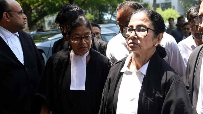 Tension Outside Calcutta High Court as Mamata Banerjee Faces Protests After Hearing
