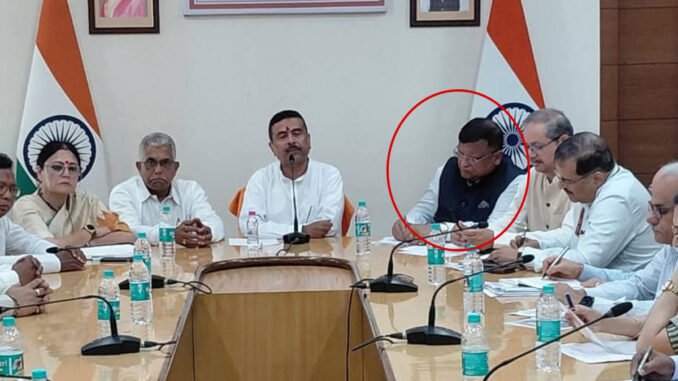 Manoj Agarwal Seen Beside Suvendu at Nabanna, Sparks Buzz Over Top Bureaucratic Role