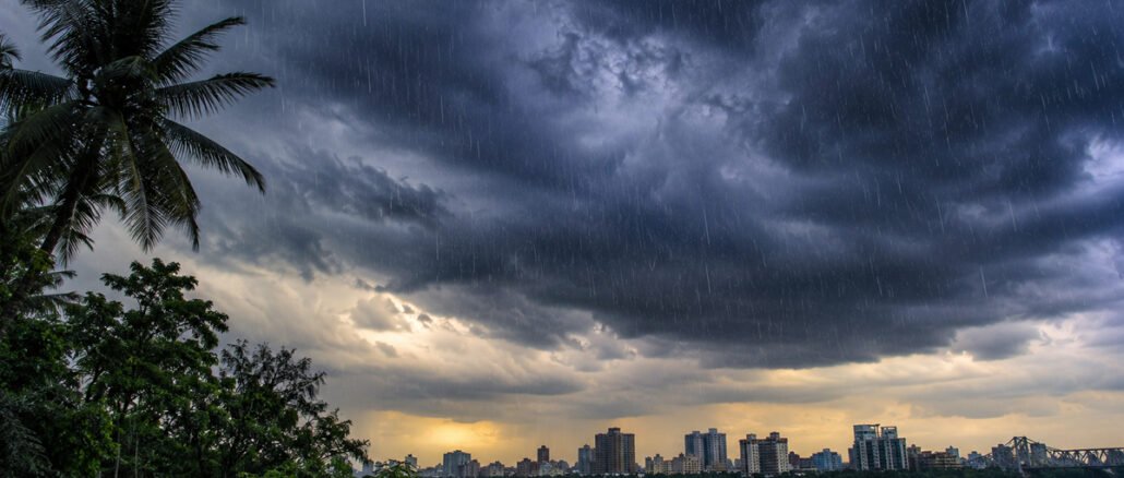 Monsoon on Track for Bengal as Heavy Rain Alert Issued for North Bengal, Heat to Intensify in South